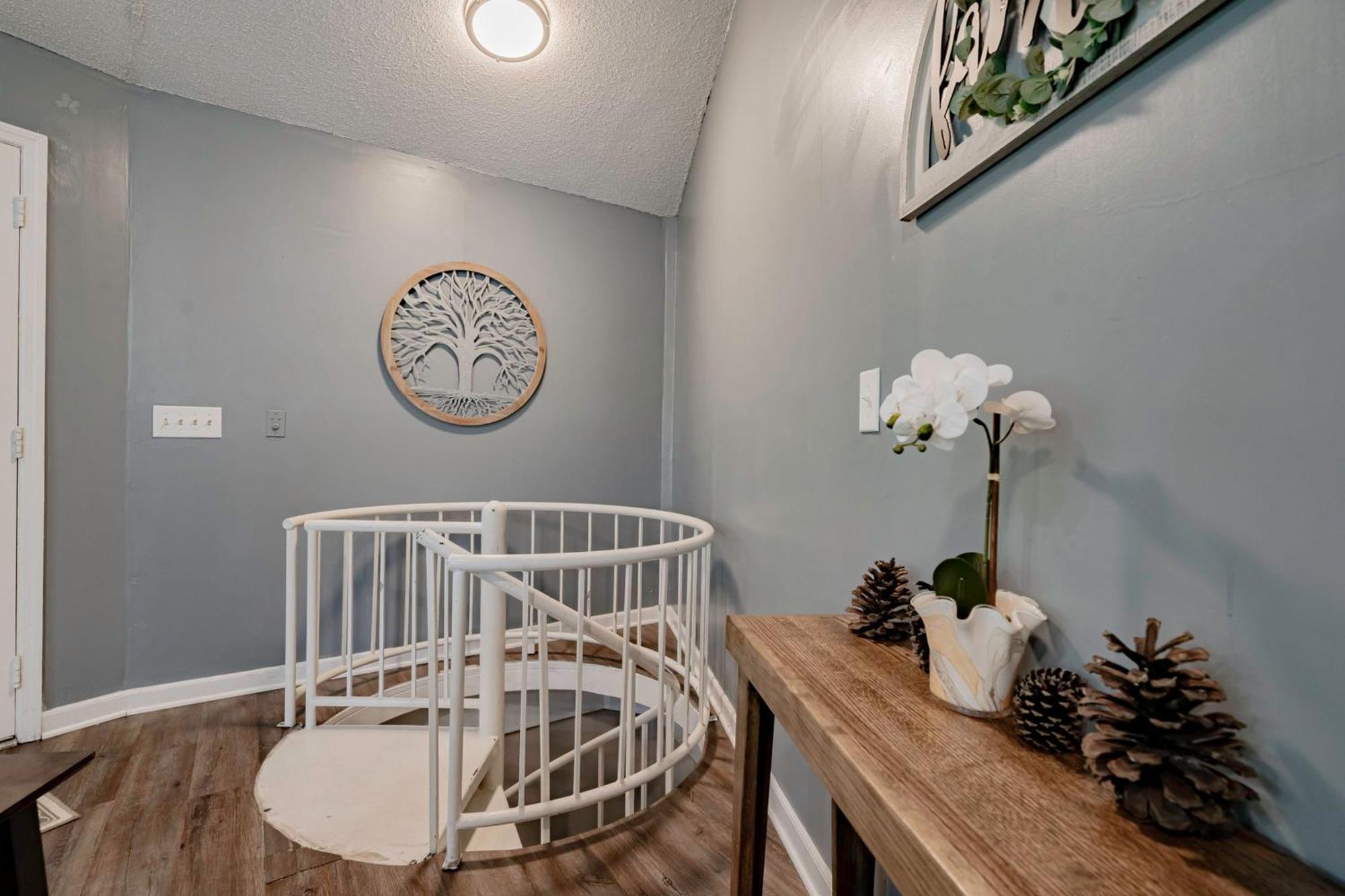 哥伦比亚Opulent Octagonal Oasis With Spiral Stairs-Minutes To Base别墅 外观 照片